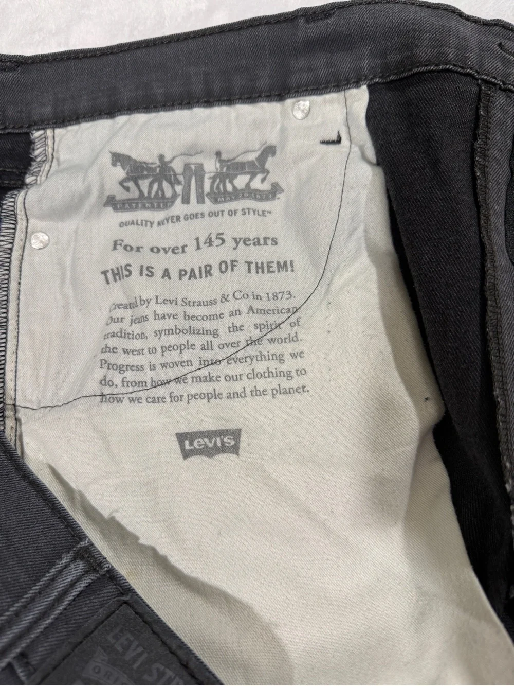 Levis straight leg